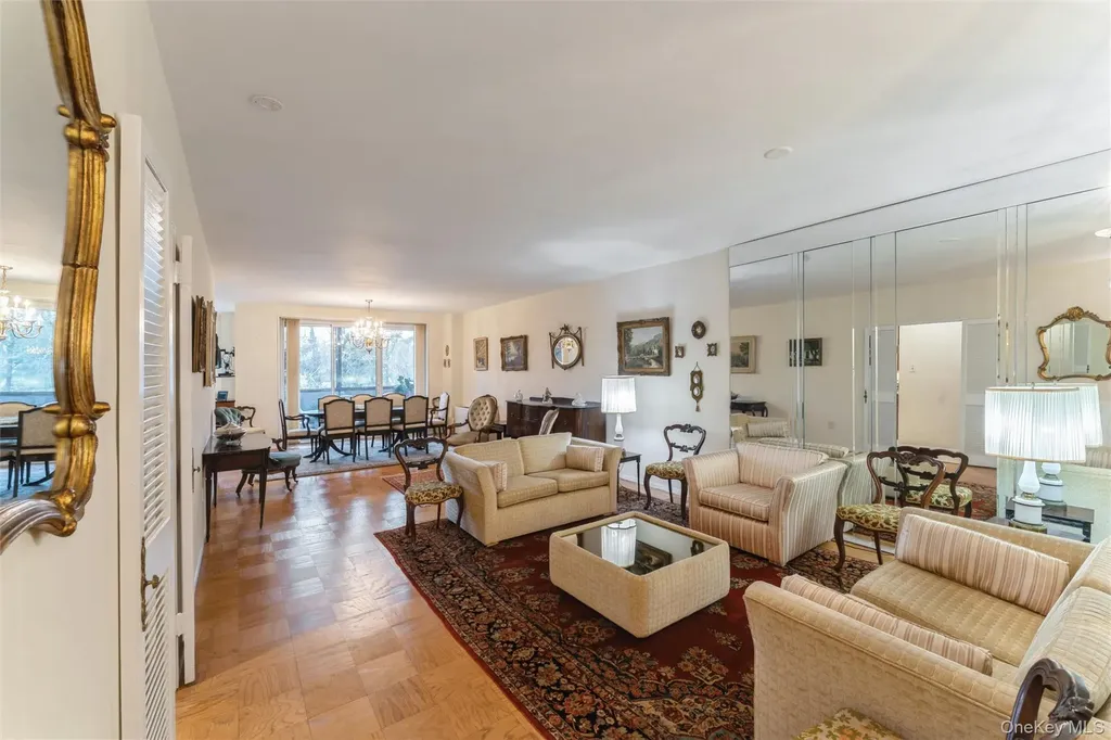 1 Kensington Gate Great Neck NY 11021