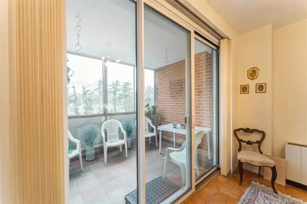 1 Kensington Gate Great Neck NY 11021