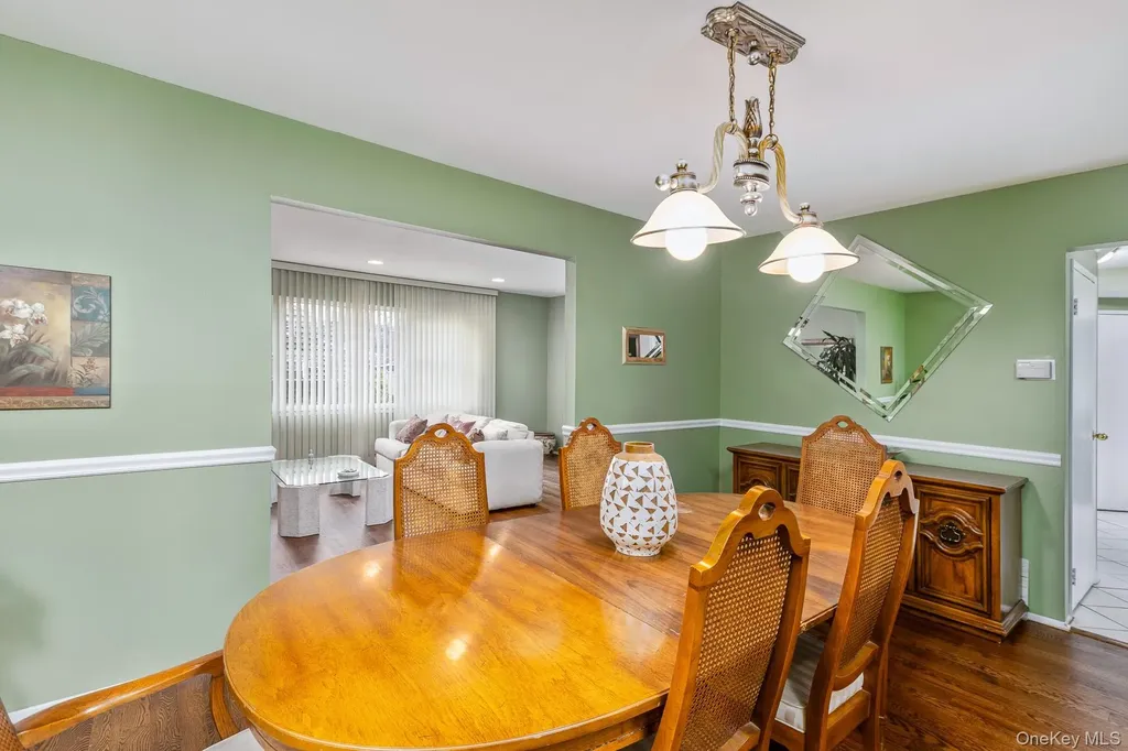 61 Hurtin Boulevard Smithtown NY 11787