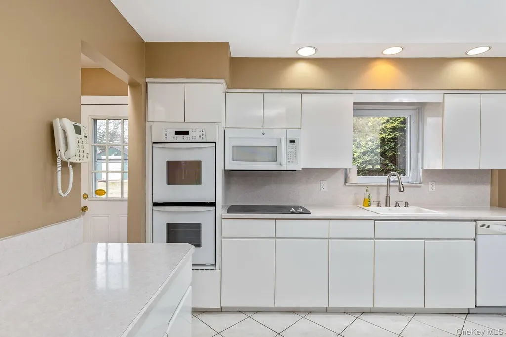 61 Hurtin Boulevard Smithtown NY 11787