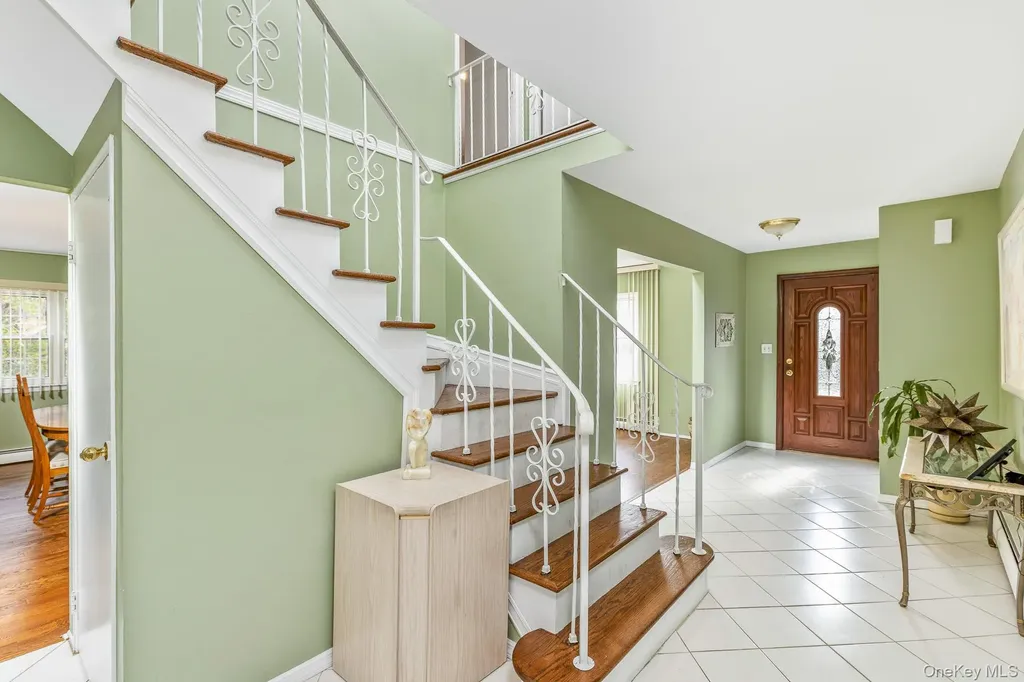 61 Hurtin Boulevard Smithtown NY 11787