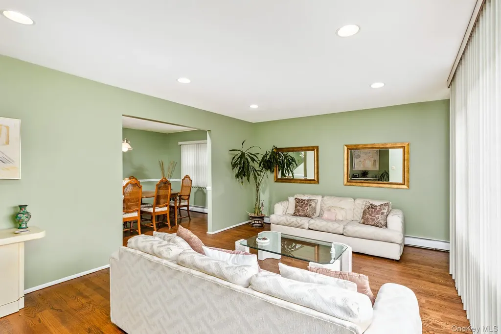 61 Hurtin Boulevard Smithtown NY 11787