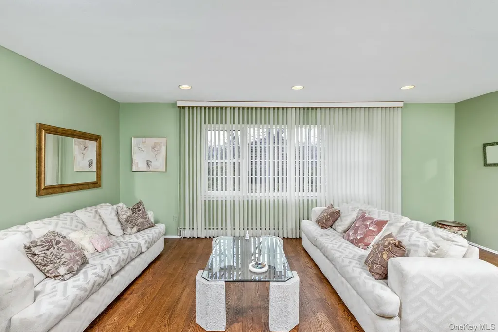 61 Hurtin Boulevard Smithtown NY 11787