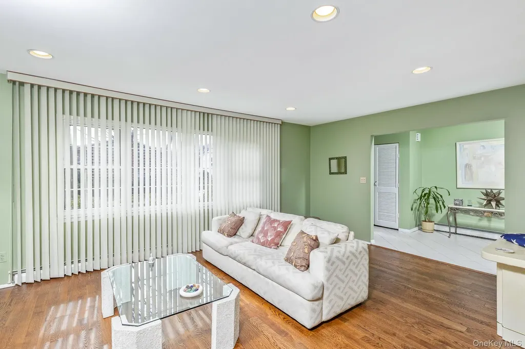 61 Hurtin Boulevard Smithtown NY 11787
