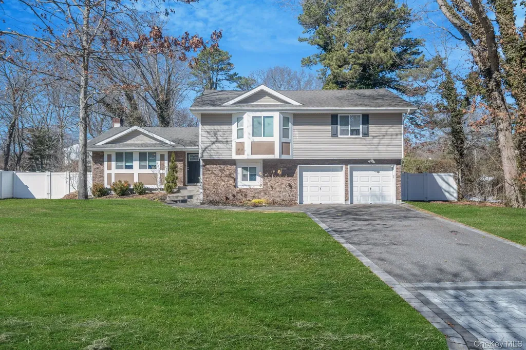 17 Rolling Hills Drive Ridge NY 11961