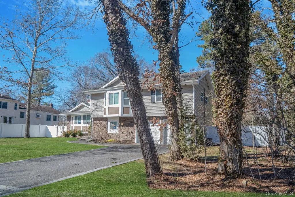 17 Rolling Hills Drive Ridge NY 11961