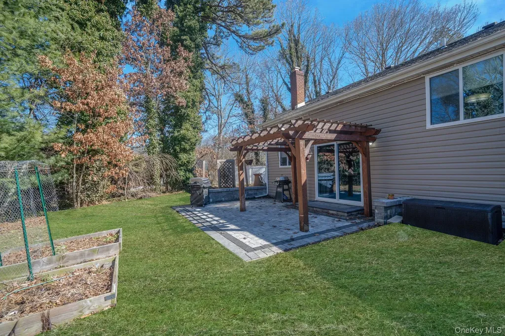 17 Rolling Hills Drive Ridge NY 11961