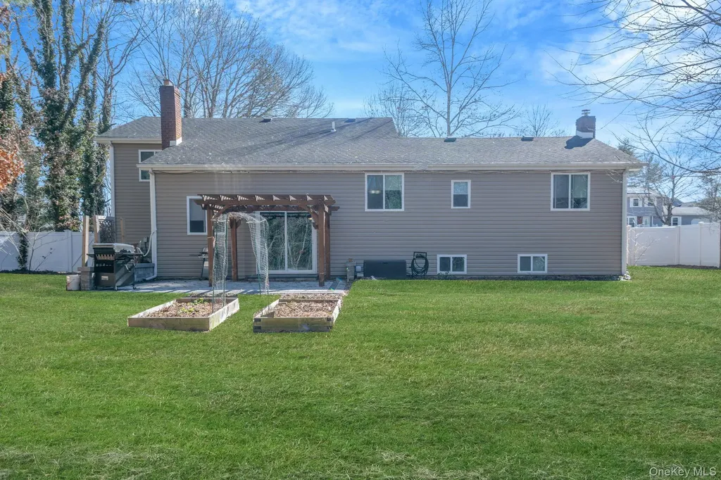 17 Rolling Hills Drive Ridge NY 11961