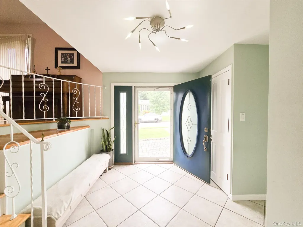 24 Edna Drive Syosset NY 11791