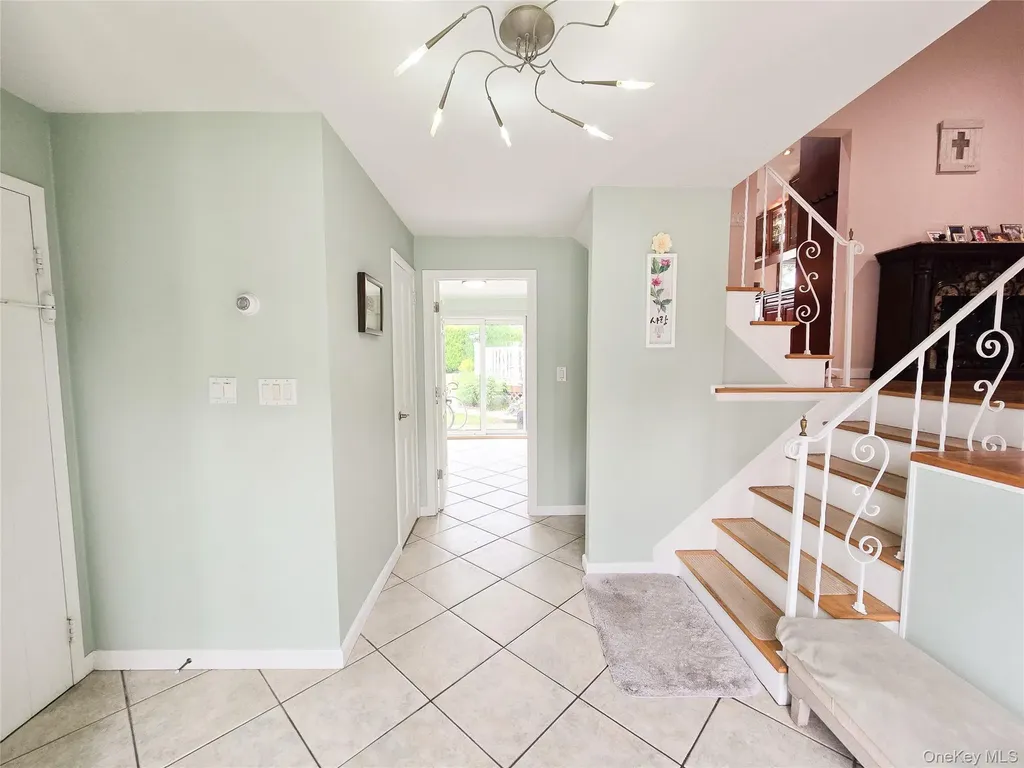 24 Edna Drive Syosset NY 11791