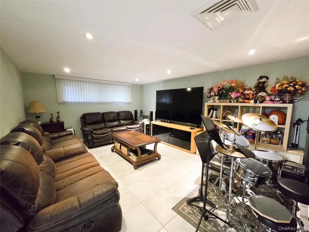 24 Edna Drive Syosset NY 11791