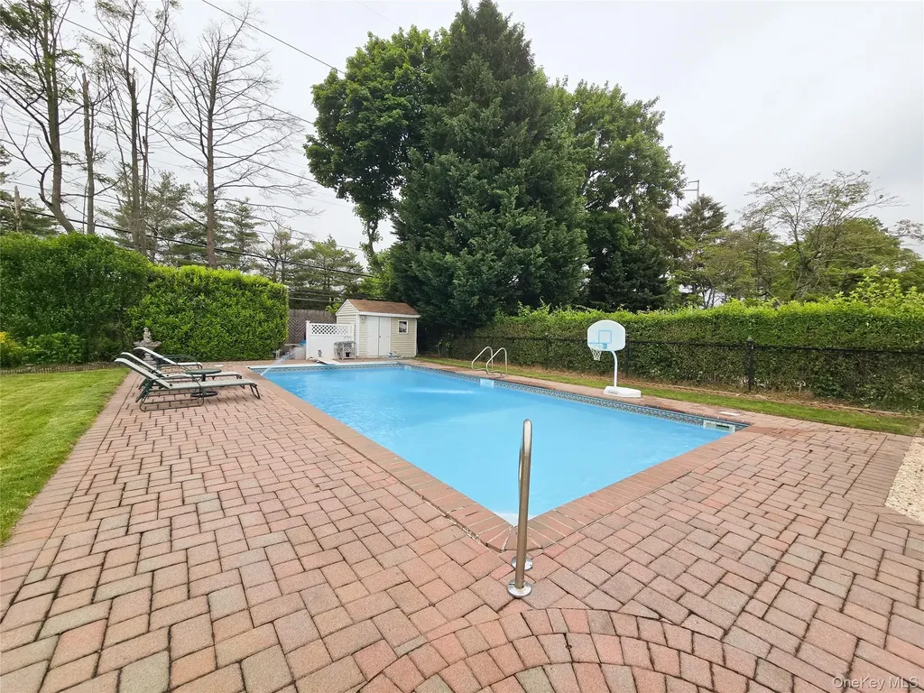 24 Edna Drive Syosset NY 11791