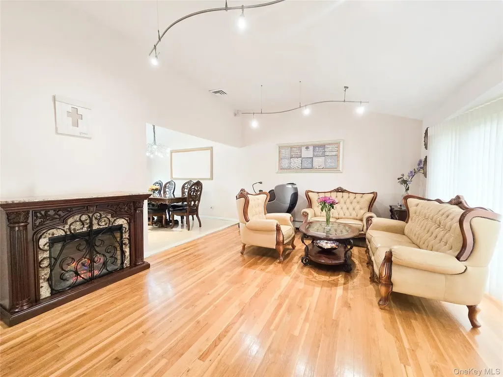 24 Edna Drive Syosset NY 11791