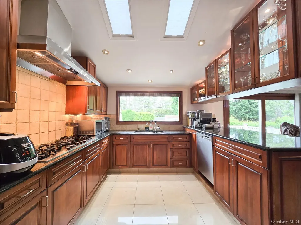 24 Edna Drive Syosset NY 11791