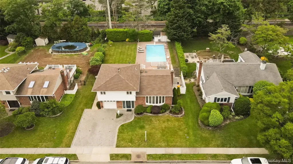 24 Edna Drive Syosset NY 11791