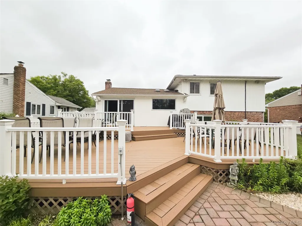 24 Edna Drive Syosset NY 11791