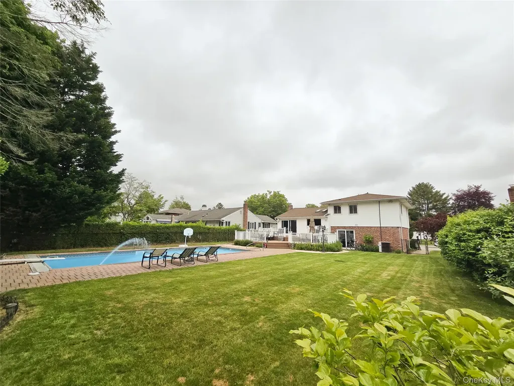 24 Edna Drive Syosset NY 11791