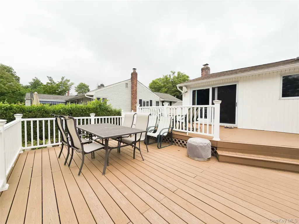 24 Edna Drive Syosset NY 11791