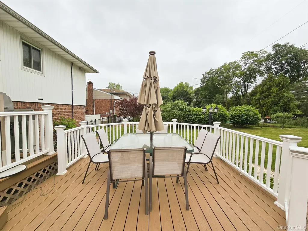 24 Edna Drive Syosset NY 11791