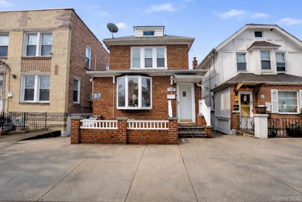 1925 Radcliff Avenue Bronx NY 10462