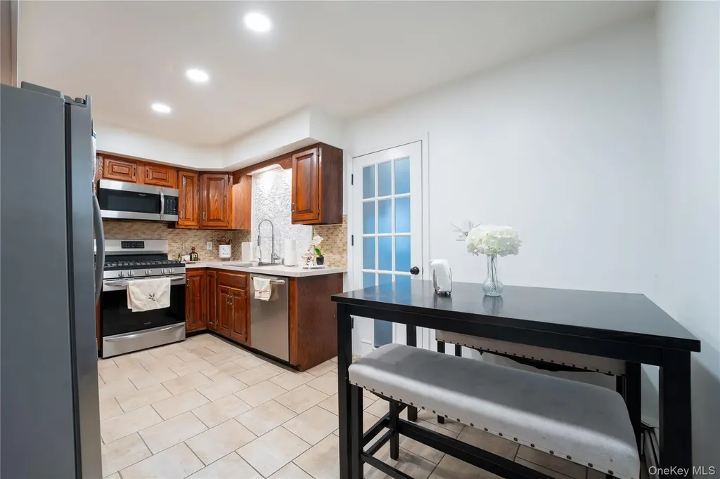 1925 Radcliff Avenue Bronx NY 10462