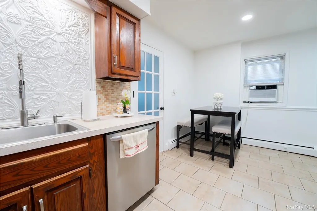 1925 Radcliff Avenue Bronx NY 10462
