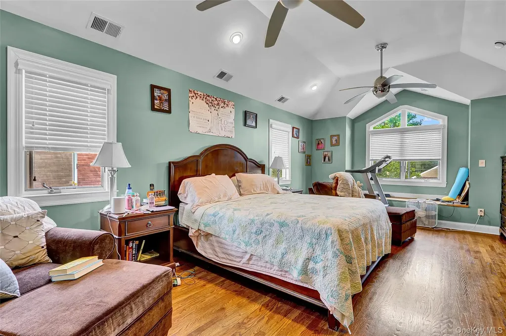 2070 Beverly Way Merrick NY 11566