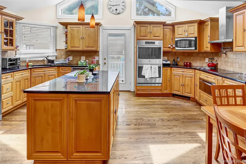 2070 Beverly Way Merrick NY 11566