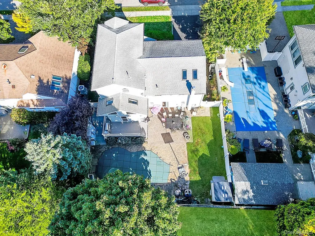 2070 Beverly Way Merrick NY 11566