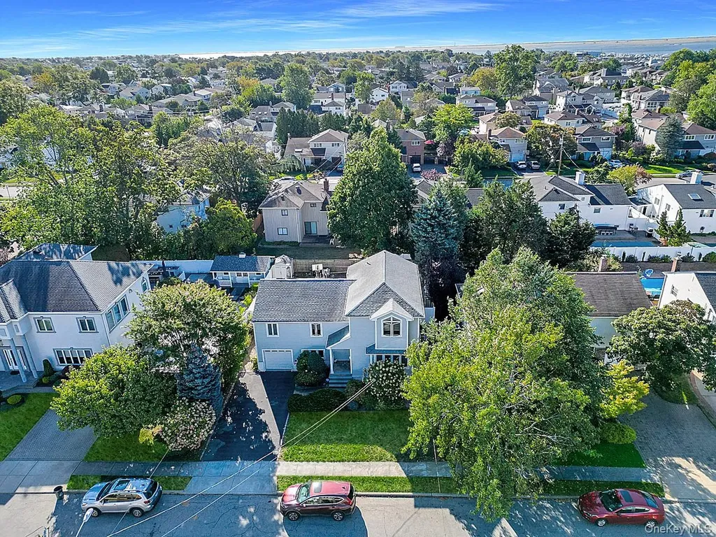 2070 Beverly Way Merrick NY 11566
