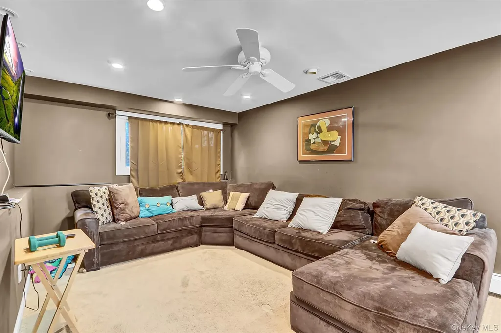 2070 Beverly Way Merrick NY 11566