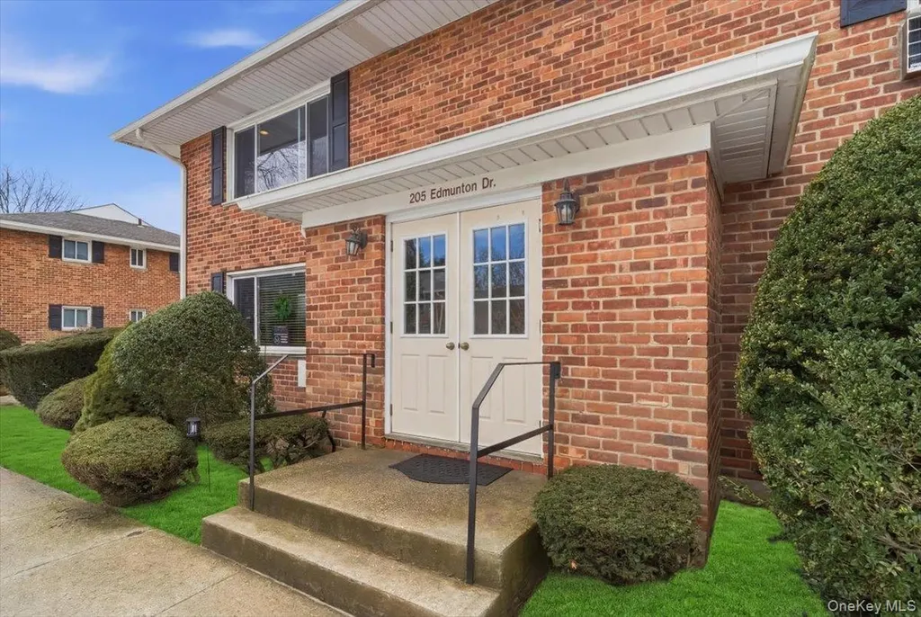 205 Edmunton Drive North Babylon NY 11703