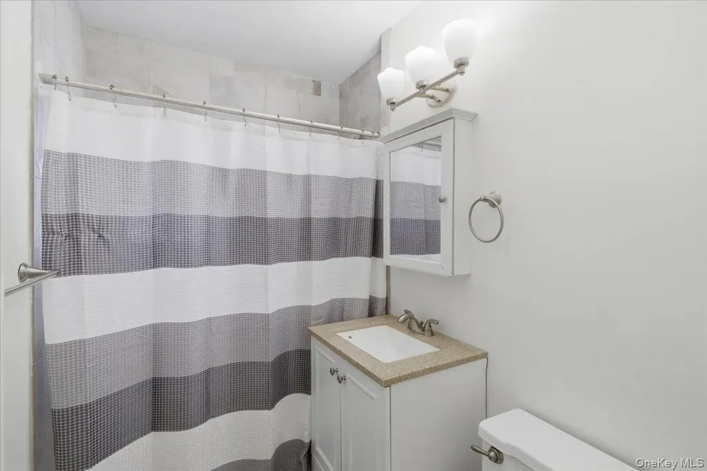 205 Edmunton Drive North Babylon NY 11703