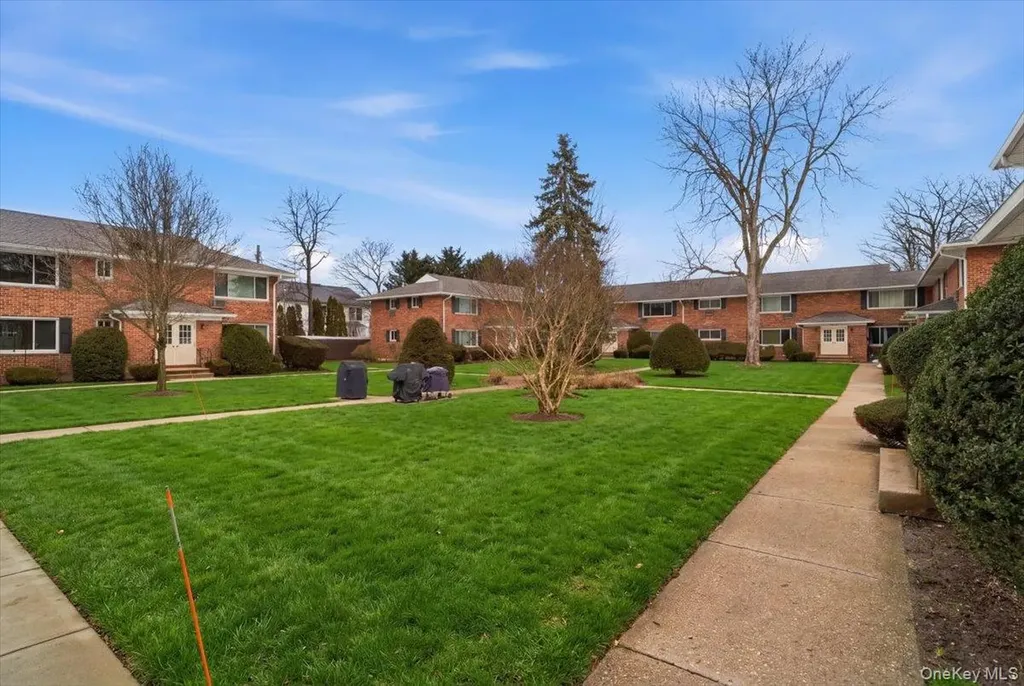 205 Edmunton Drive North Babylon NY 11703