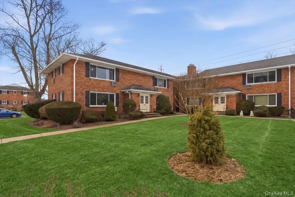 205 Edmunton Drive North Babylon NY 11703