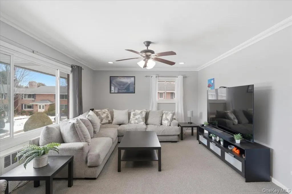 205 Edmunton Drive North Babylon NY 11703