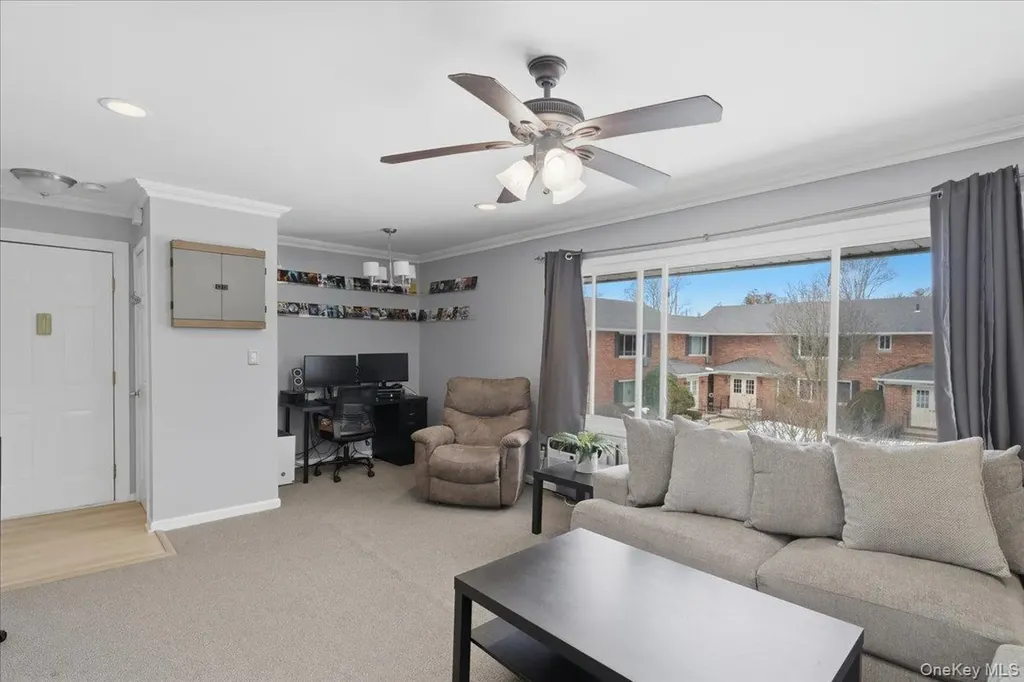 205 Edmunton Drive North Babylon NY 11703