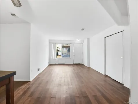 15 Davidson Court Staten Island NY 10303