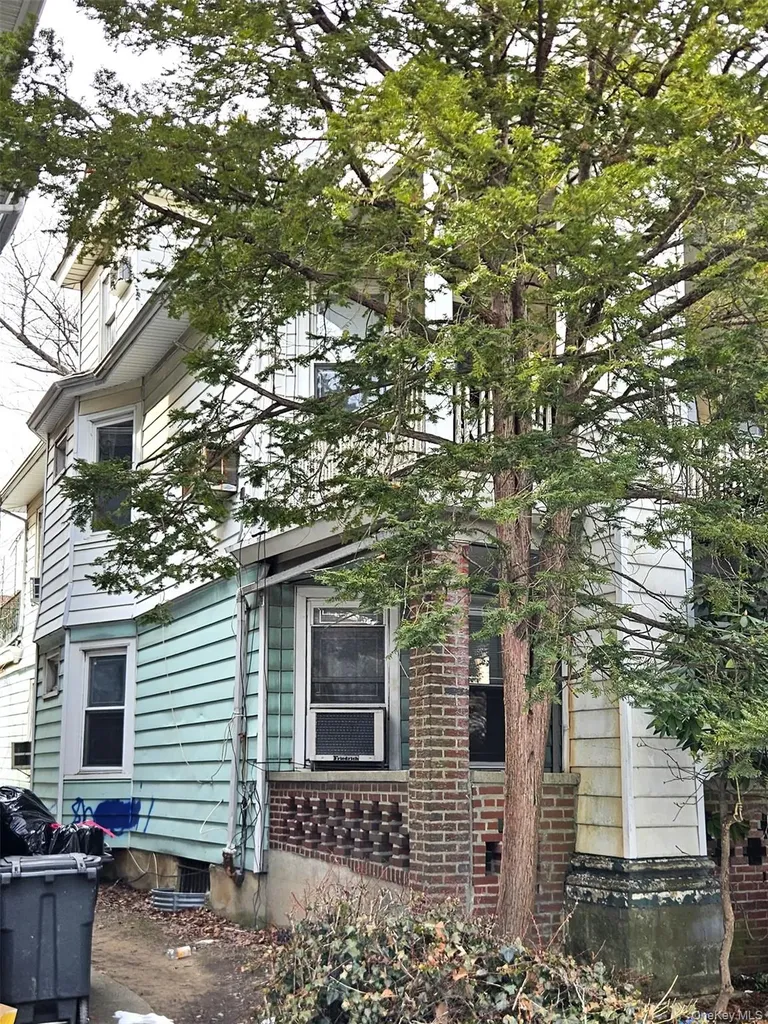 596 E 8th Street Brooklyn NY 11218