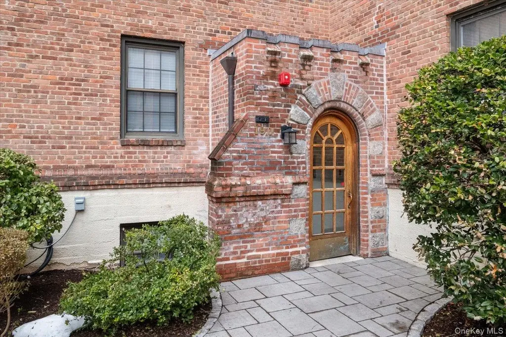 190 Garth Road Scarsdale NY 10583