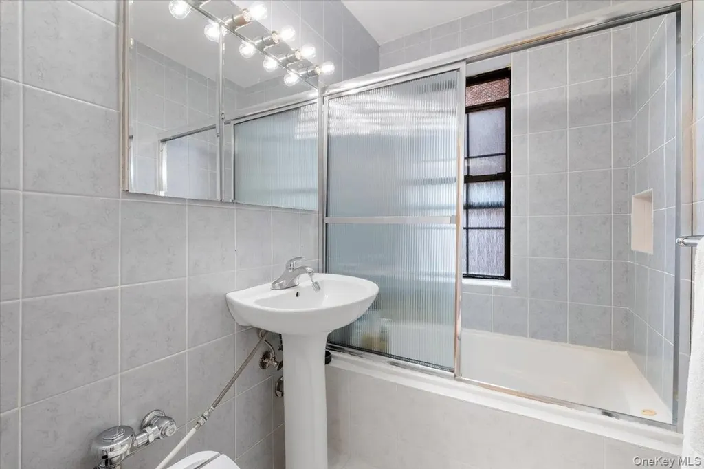 190 Garth Road Scarsdale NY 10583