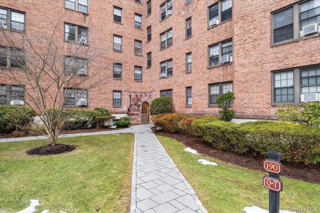 190 Garth Road Scarsdale NY 10583