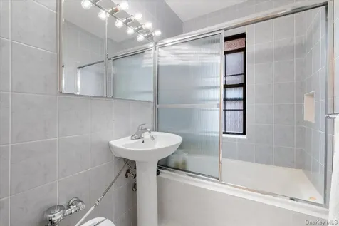 190 Garth Road Scarsdale NY 10583