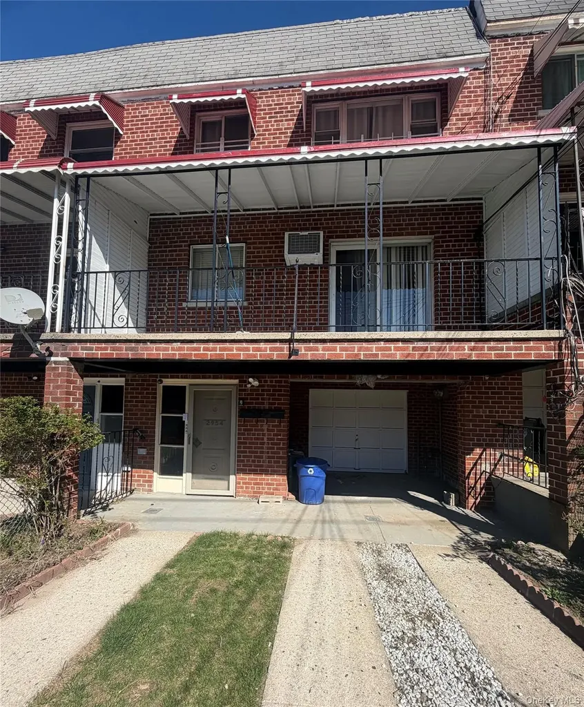 2954 Laconia Avenue Bronx NY 10469
