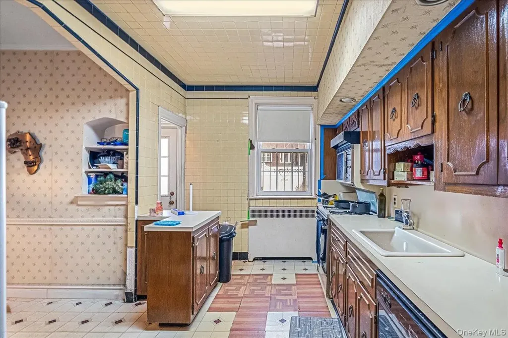 1404 E 49th Street Brooklyn NY 11234