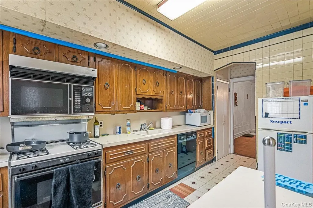 1404 E 49th Street Brooklyn NY 11234