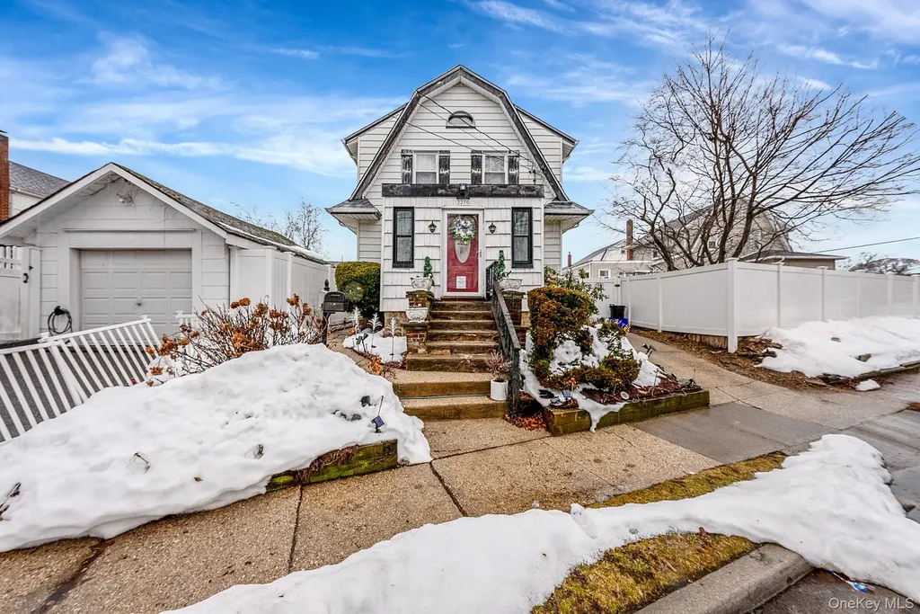 2270 Edna Court Baldwin NY 11510