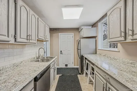 2270 Edna Court Baldwin NY 11510