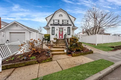 2270 Edna Court Baldwin NY 11510