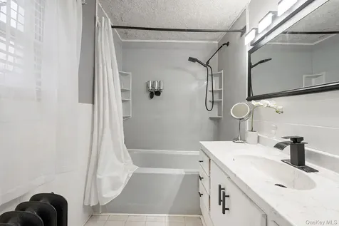 2270 Edna Court Baldwin NY 11510